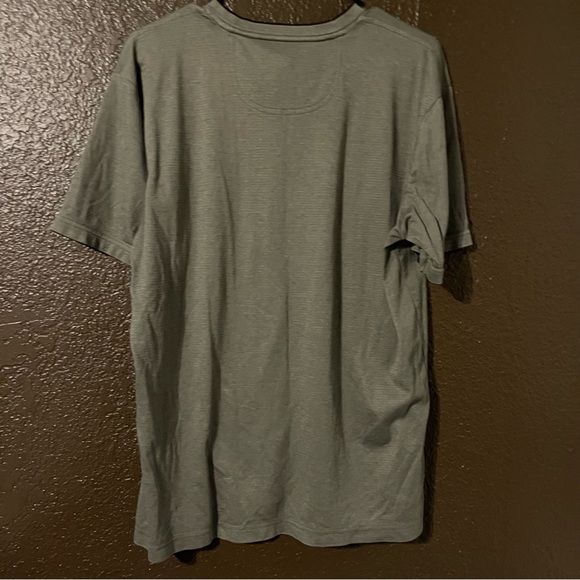 Green Short Sleeve V Neck Style Tee, Size Medium - Picture 4 of 5